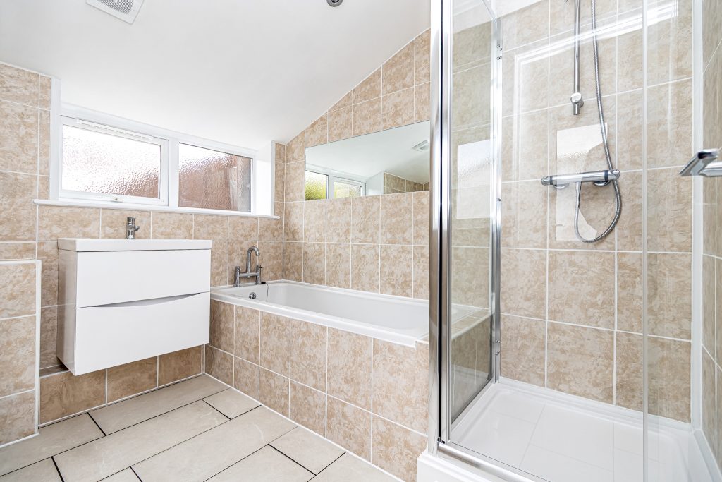 2 bedroom house Sold STC, Catisfield Road, Southsea, PO4 – photo 6