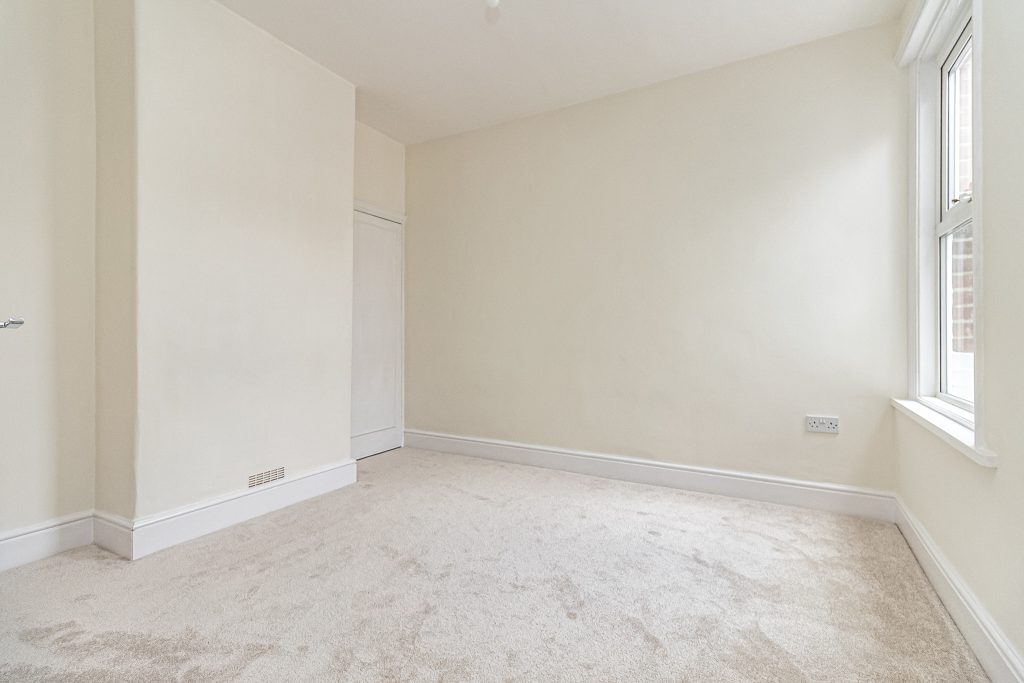 2 bedroom house Sold STC, Catisfield Road, Southsea, PO4 – photo 7