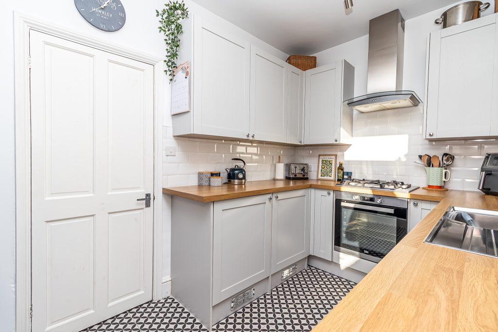 3 bedroom house Sold STC, Meon Road, Southsea, PO4 – photo 8